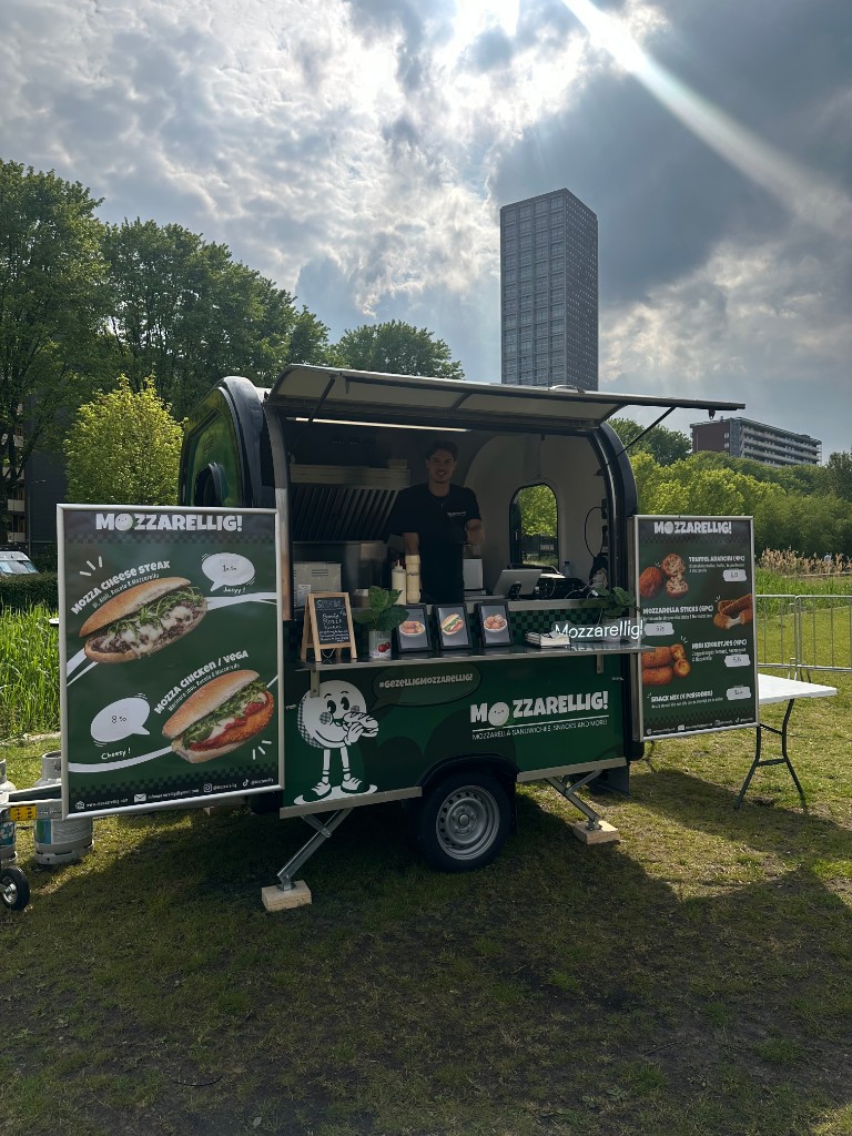 Mozzarellig foodtruck met team
